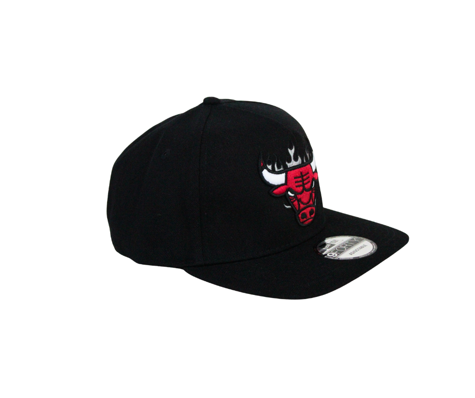 Gorra New Era Chicago Bulls Negra con Logo Rojo