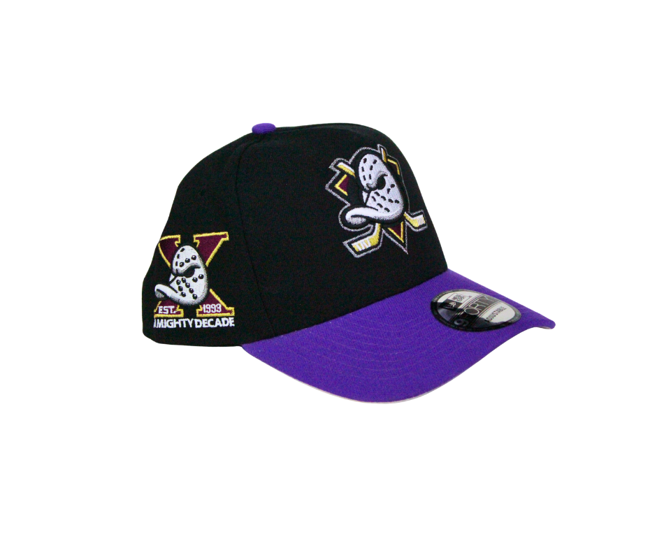 Gorra New Era Anaheim Mighty Ducks Negra Morada Mighty Decade 1993-2003